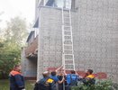 Владимирские спасатели помогли ребёнку выбраться из квартиры с заклинившей дверью