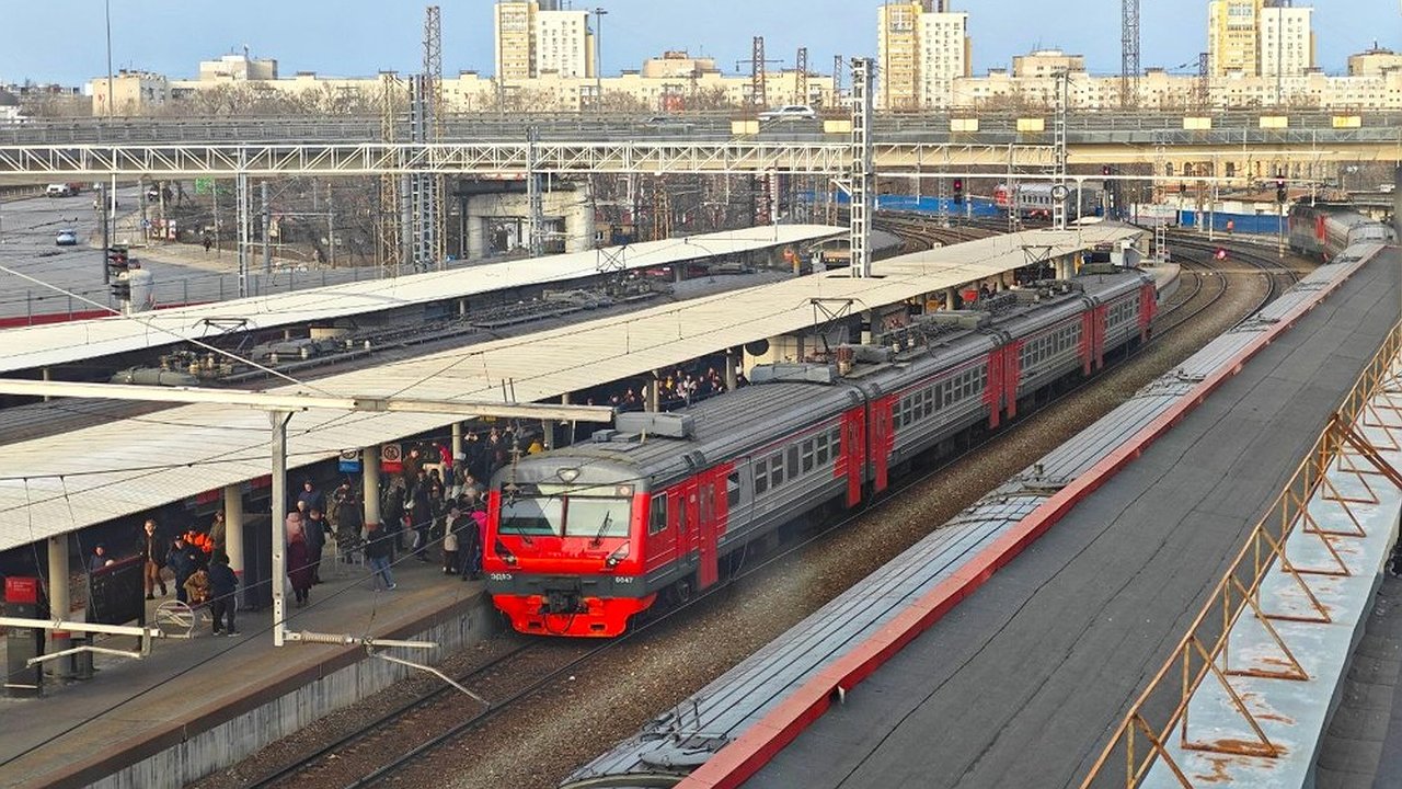 Главная картинка новости: Во Владимирской области школьники и студенты смогут ездить в электричках со скидкой 50%