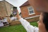 Миниатюра новости: Смартфоны с ИИ догоняют фоторедакторы по росту популярности
