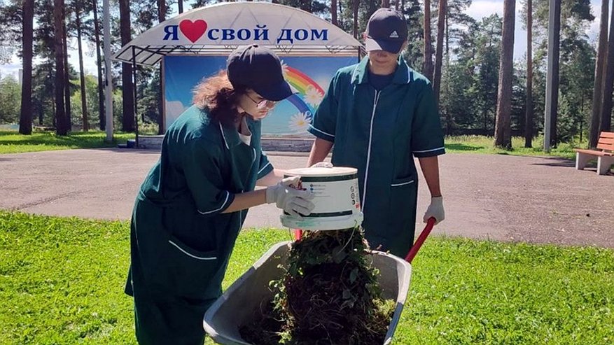 Главная картинка новости: Летом во Владимирской области временную работу получили почти четыре тысячи подростков