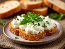 Бутерброды на завтрак больше не захотите: гренки с творогом и сыром — вкусно и по-домашнему