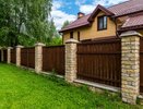 Ограждения из профлиста больше не в тренде: кладка — лучший выбор для стильного и долговечного забора