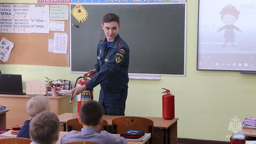 Главная картинка новости: МЧС Владимирской области провели урок безопасности в школе № 34