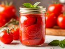 Острая закуска из томатов с чесноком: меньше чем за полчаса вкуснейшая заготовка на всю зиму готова