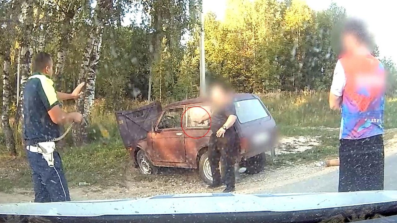 Главная картинка новости: Пьяный водитель в Ковровском районе угрожал полицейским ножом после погони