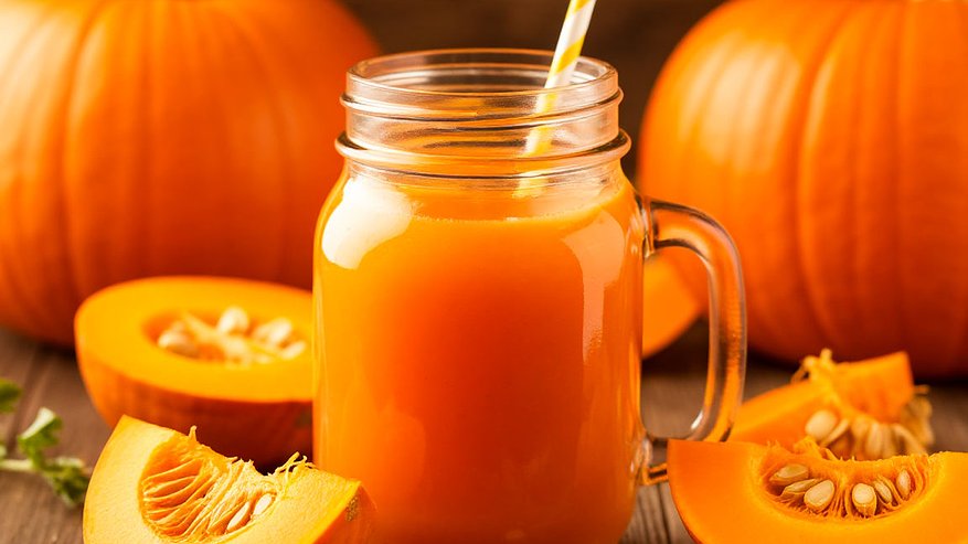 Главная картинка новости: Тыквенный сок с лимоном и яблоком: лучше рецепта к зиме не найдёте — хит среди осенних заготовок 2025