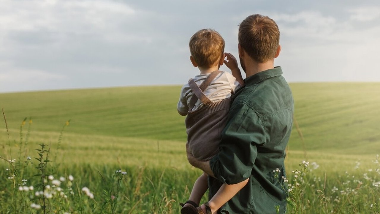 Главная картинка новости: Владимирцев призывают к участию в интернет-мероприятиях ко Дню отца