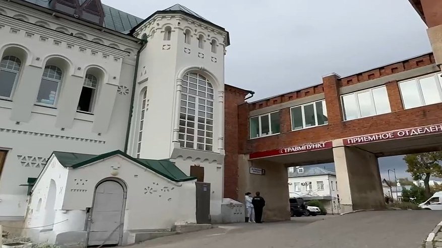 Главная картинка новости: У больницы скорой помощи «Красный крест» во Владимире строят новую парковку