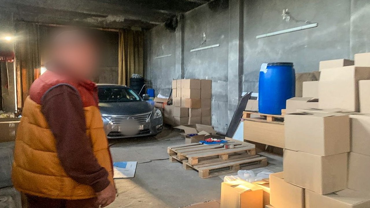 Главная картинка новости: В Муромском районе раскрыли подпольное хранение крупной партии нелегальных сигарет