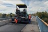 Миниатюра новости: В Ковровском районе на мосту через реку Уводь укладывают новый асфальт