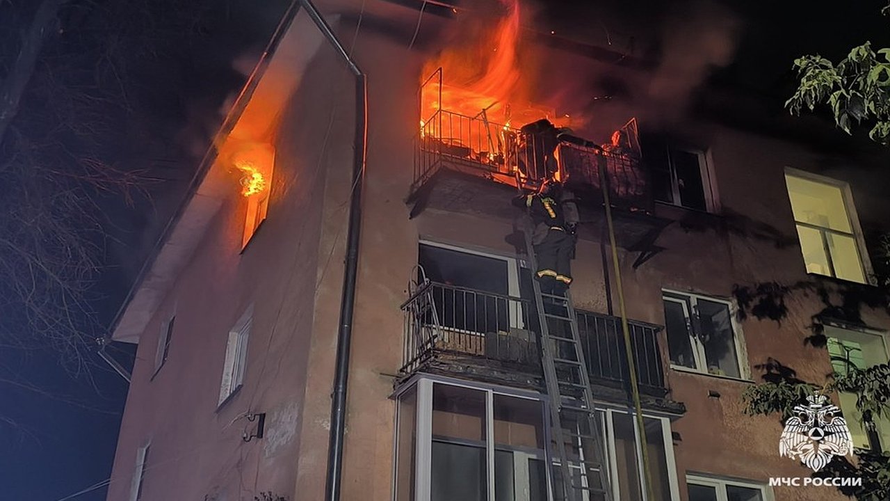 Главная картинка новости: Стали известны подробности пожара в доме на улице Усти-на-Лабе во Владимире