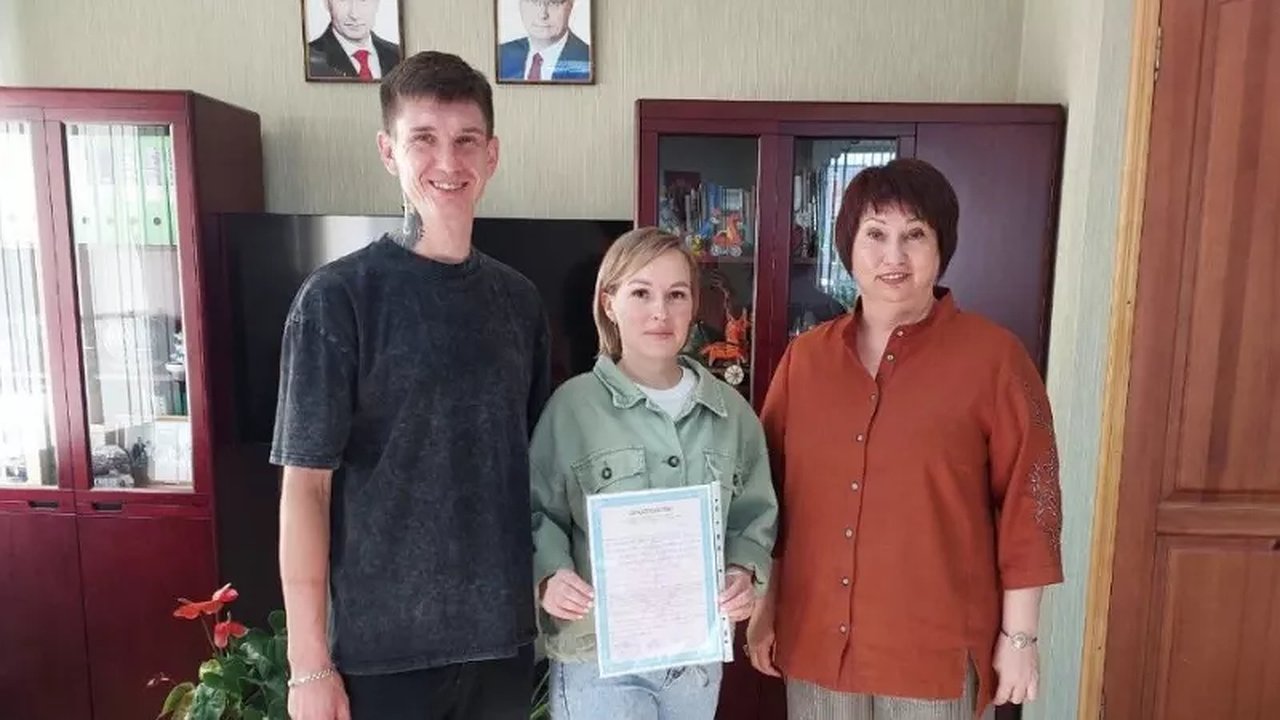 Главная картинка новости: Молодым семьям Владимирской области продолжают выдавать субсидии в виде жилищных сертификатов