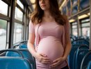 Он не уступил место беременной в электричке. А когда я узнала почему - стало стыдно