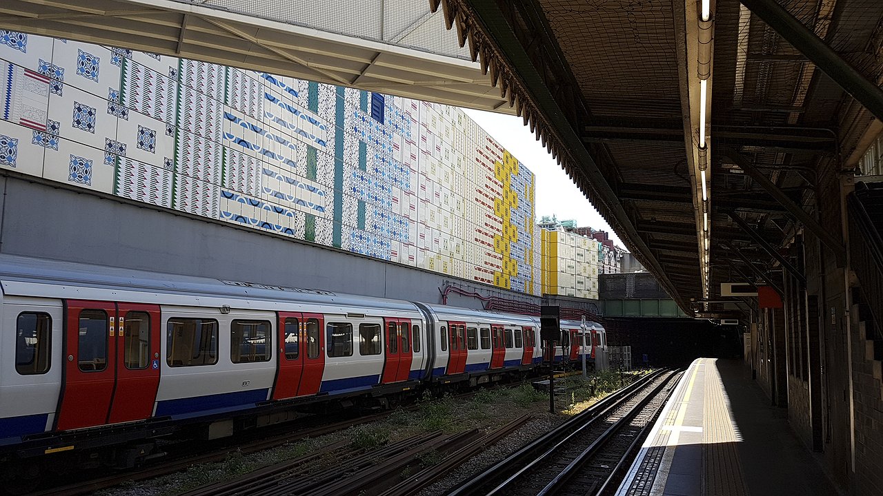 Главная картинка новости: Как превратить долгую дорогу на поезде в удовольствие: вещи, которые решат все проблемы