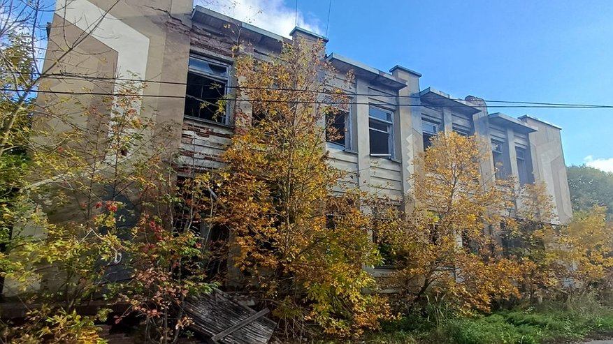 Главная картинка новости: В Суздальском районе прокуратура добивается ограждения заброшенного здания