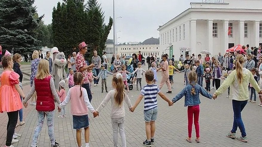 Главная картинка новости: Во Владимире подготовили насыщенные выходные в городских парках