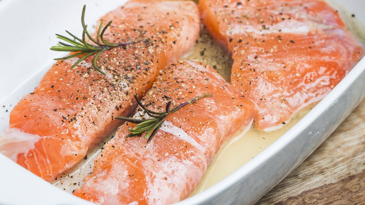 Главная картинка новости: Проверенная формула: как солить горбушу для безупречного результата