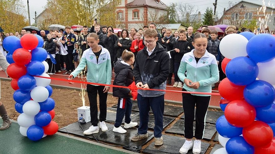 Главная картинка новости: В Карабанове открыли современный спортивный стадион для школьников и юных спортсменов