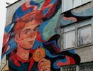 На фасаде Первой школы Гусь-Хрустального появился новый мурал