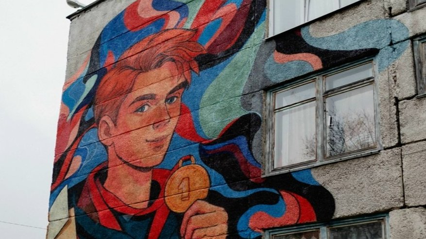 Главная картинка новости: На фасаде Первой школы Гусь-Хрустального появился новый мурал