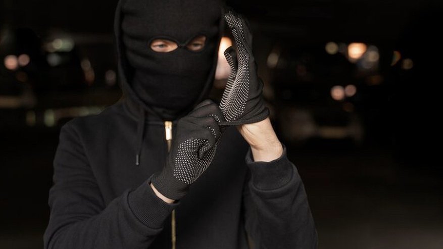 Главная картинка новости: Житель Московской области обокрал пожилых муромцев на 380 тысяч рублей