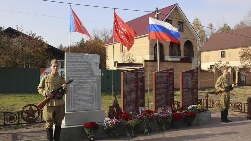 Главная картинка новости: В селе Владимирской области открыли мемориал с именами героев Великой Отечественной войны