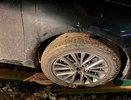 Ковровские спасатели вытащили провалившуюся в яму у жилого дома легковушку