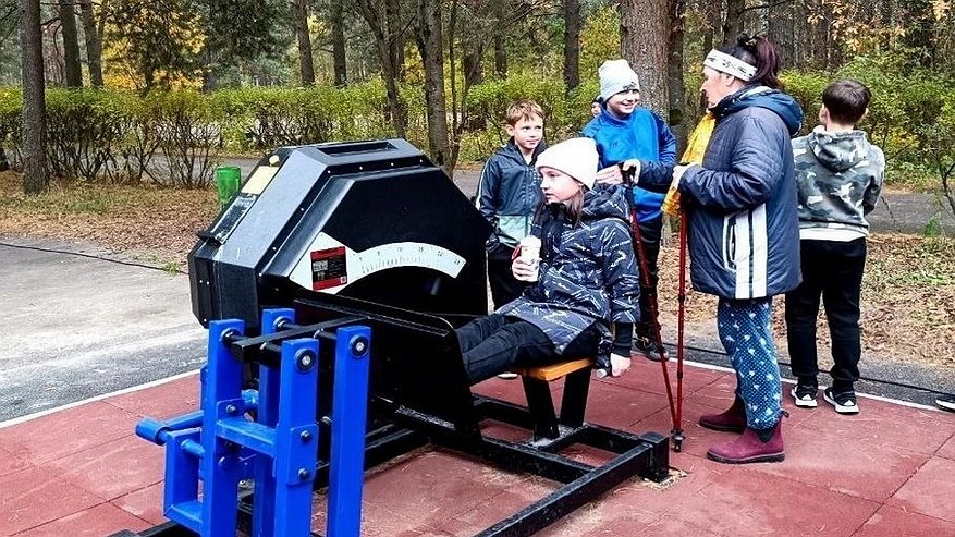 Главная картинка новости: В Радужном открыли новую спортивную площадку с «умными» тренажёрами
