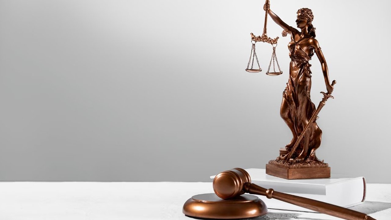 Главная картинка новости: Экс-полицейского из Владимира осудили за разглашение личных данных граждан из базы МВД