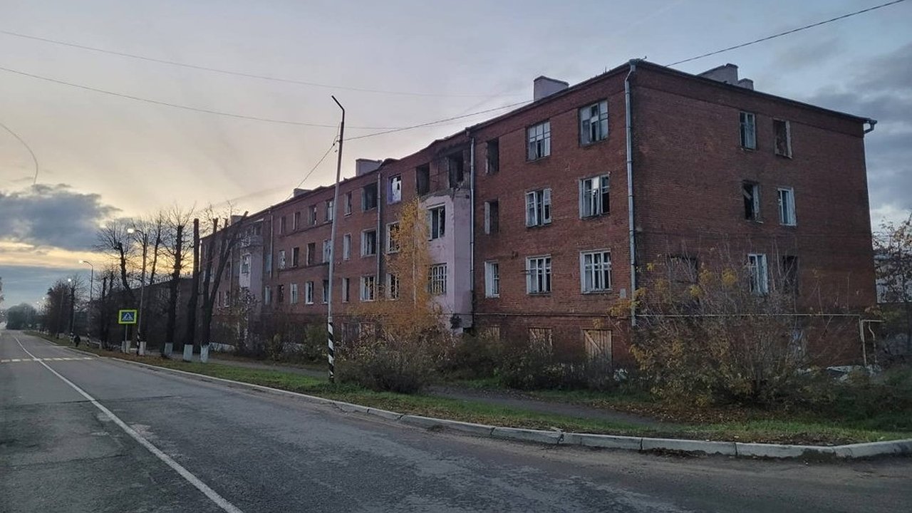 Главная картинка новости: В Камешкове по решению суда снесут аварийный дом на улице Карла Либкнехта