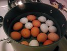 Что нужно добавить в воду при варке яиц, чтобы скорлупа легко снималась – проверенный лайфхак от соседки