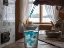 Забудьте про освежители: 7 капель в обычный стакан воды — и аромат в доме как в цветущем саду