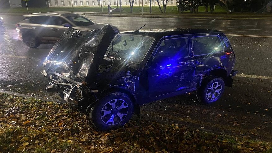 Главная картинка новости: Во Владимире на Октябрьском проспекте два человека пострадали в ДТП с тремя авто