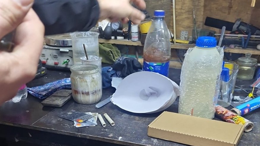 Главная картинка новости: Житель Карабанова устроил в гараже лабораторию по производству запрещённых веществ