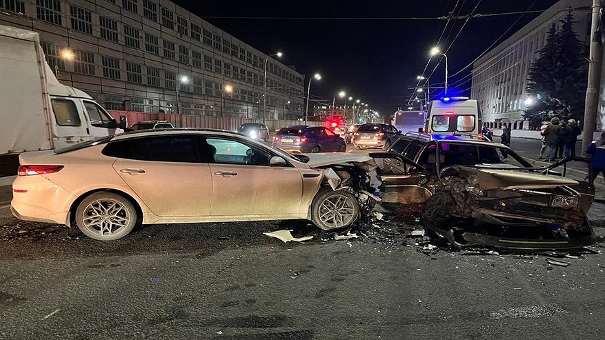 Главная картинка новости: Во Владимире пьяный водитель устроил серию столкновений и сбежал с места ДТП