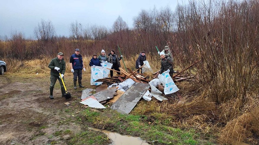 Главная картинка новости: Владимирцы собрались на большую уборку прибрежной полосы Клязьмы