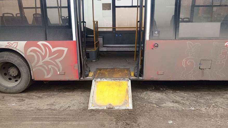 Главная картинка новости: В автобусах Владимира откидные платформы для колясок оказались нерабочими