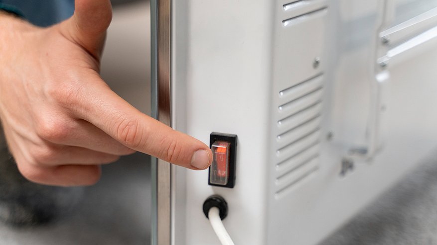 Главная картинка новости: Отключаю от розетки 2 прибора и меньше плачу за свет - воруют 1/4 электроэнергии