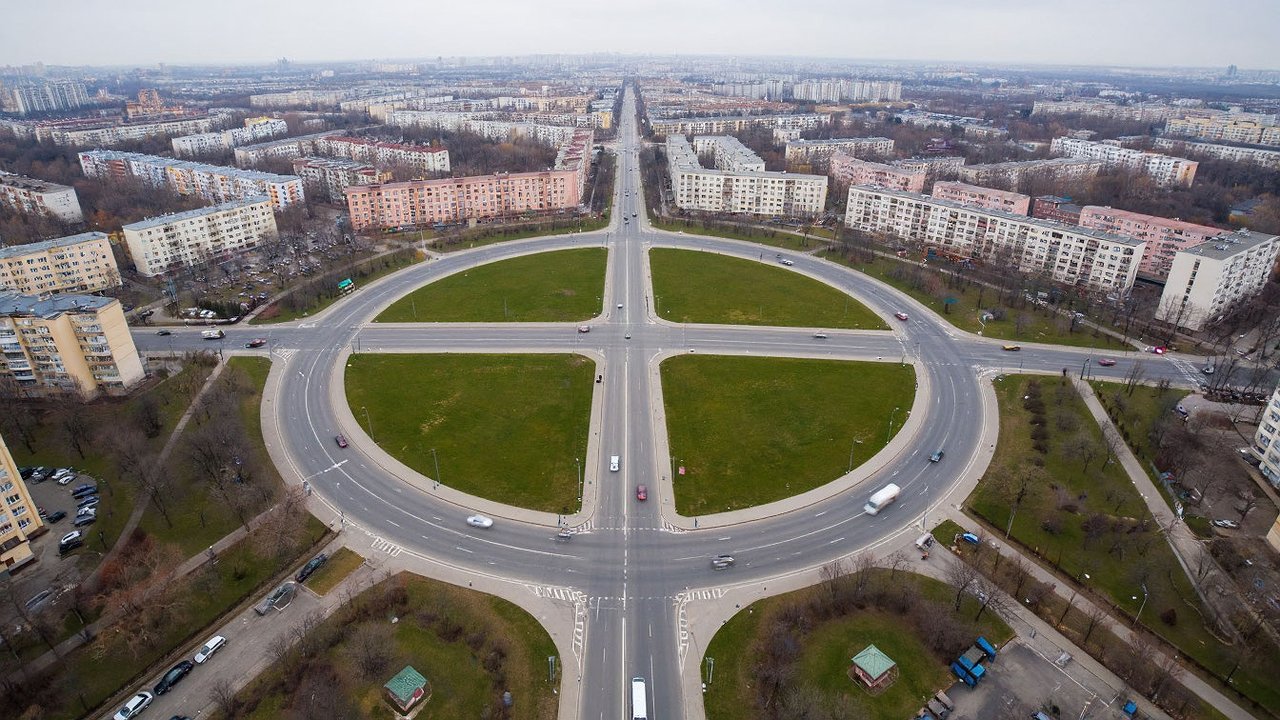 Главная картинка новости: Как правильно проезжать турбокольцевые перекрёстки, чтобы не получить штраф с дорожной камеры