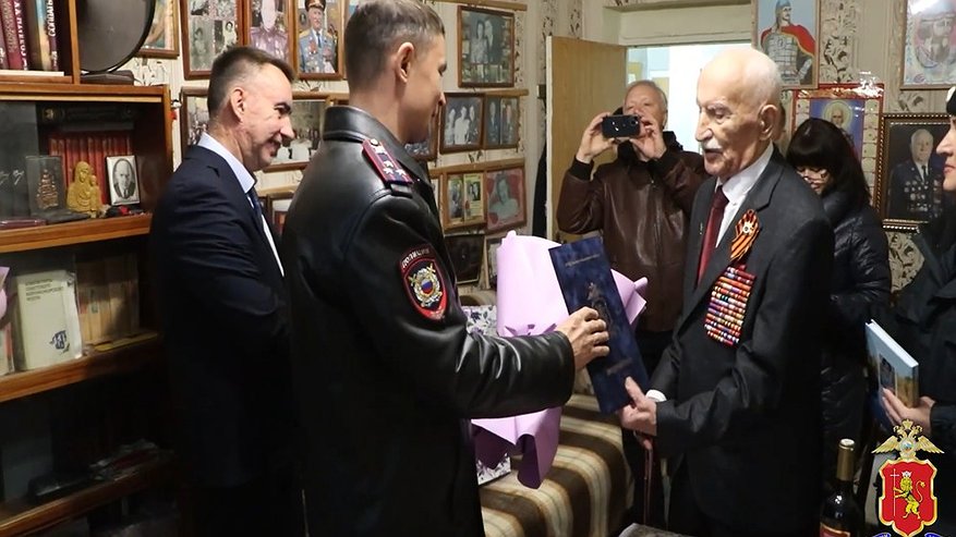 Главная картинка новости: В регионе отметили 101-й день рождения ветерана войны и полковника милиции Анатолия Гаврилова