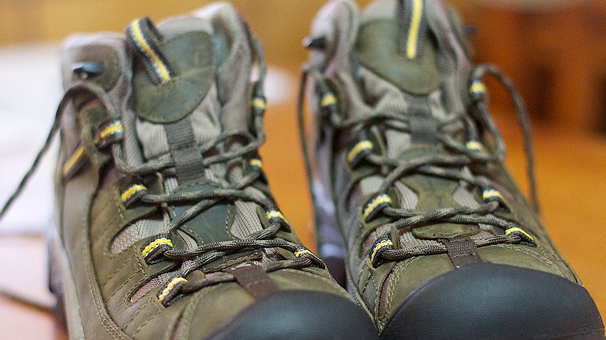 Главная картинка новости: Вонь из кроссовок — больше не проблема. Я нашла простой способ вернуть обуви свежесть