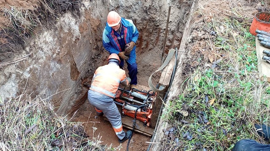 Главная картинка новости: Вокруг фельдшерско-акушерского пункта Селивановского района идут ремонтные работы
