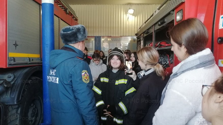 Главная картинка новости: В Вязниках пожарно-спасательная часть продолжает “Дни открытых дверей”