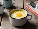 Яичницу на сковородке больше не жарю — использую простую кружку: получается в 2 раза вкуснее