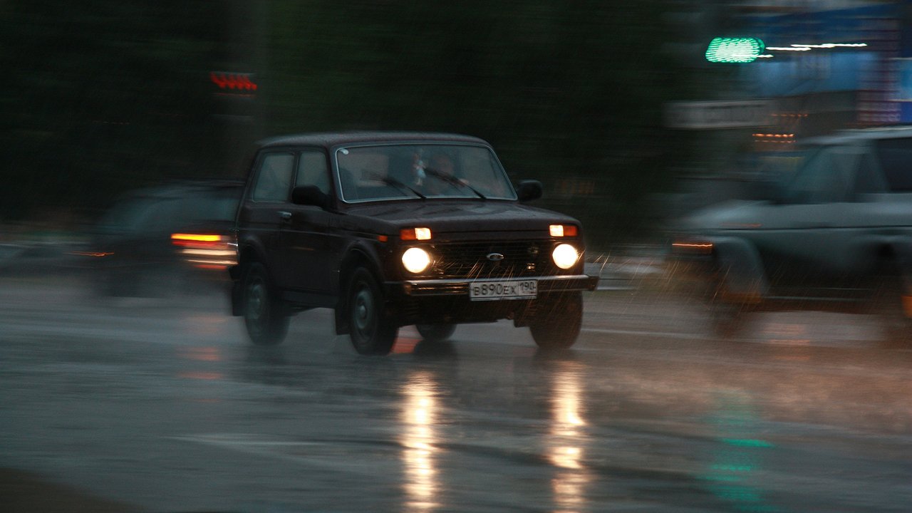 Главная картинка новости: В ГАИ разъяснили: можно ли обгонять справа - обязан знать каждый водитель
