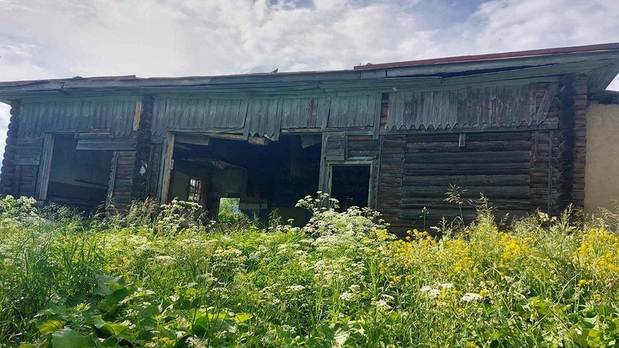 Главная картинка новости: В Суздале прокуратура через суд добивается ограждения пустующего здания бывшего клуба