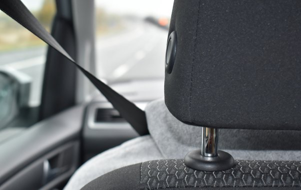 Кому выпишут штраф, если пассажир не пристегнут? Объясняем на примере