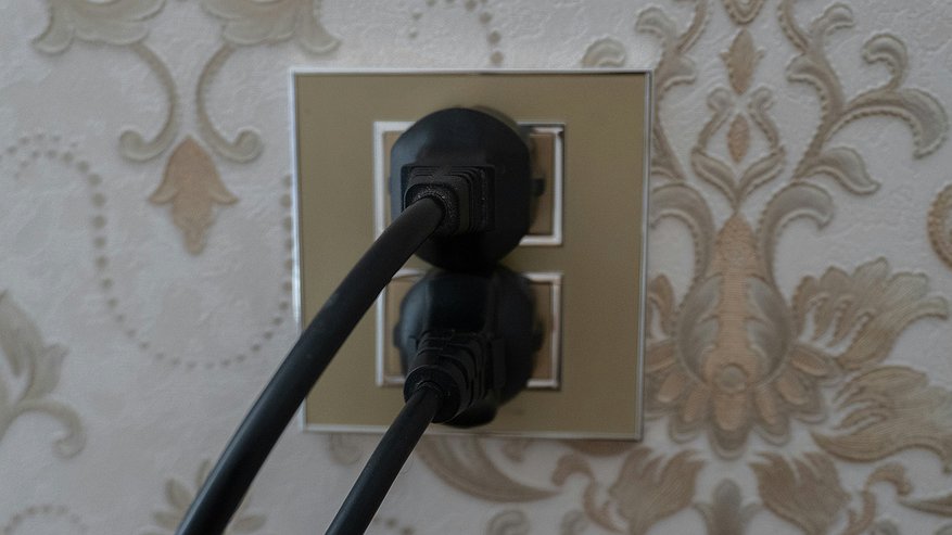 Главная картинка новости: Отключаю от розетки 2 прибора и меньше плачу за ЖКХ - накручивают 1/4 электроэнергии