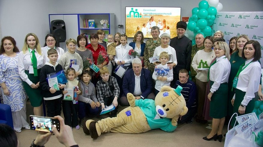 Главная картинка новости: В Селивановском районе начал работу первый Семейный МФЦ