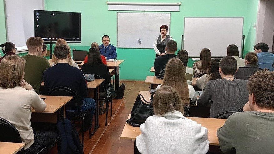 Главная картинка новости: Прокурор провел лекцию для студентов-юристов владимирского филиала РАНХиГС